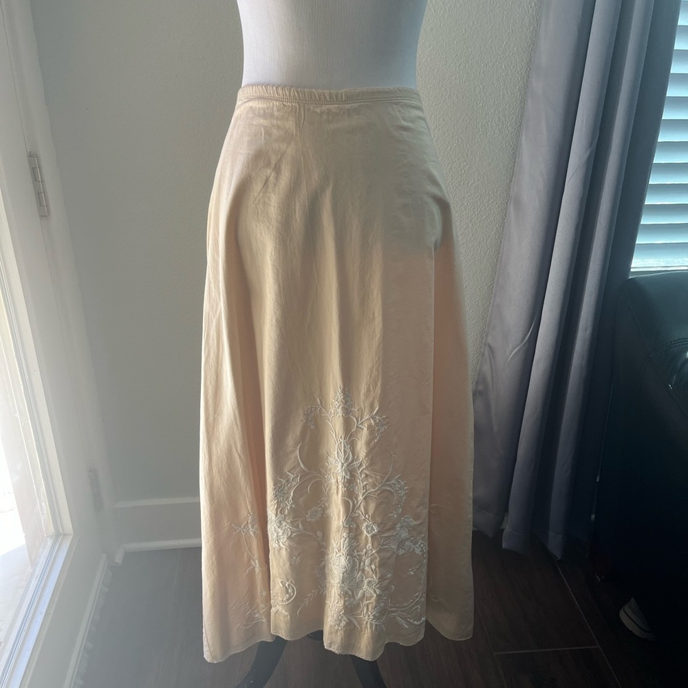 Elegant Cream Embroidered Skirt